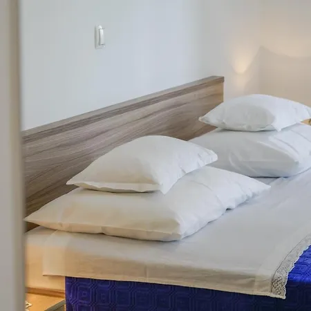 Apartment Akacija Postira